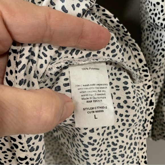 Gilli black and white animal print faux wrap long sleeve blouse. Size L - Picture 8 of 8
